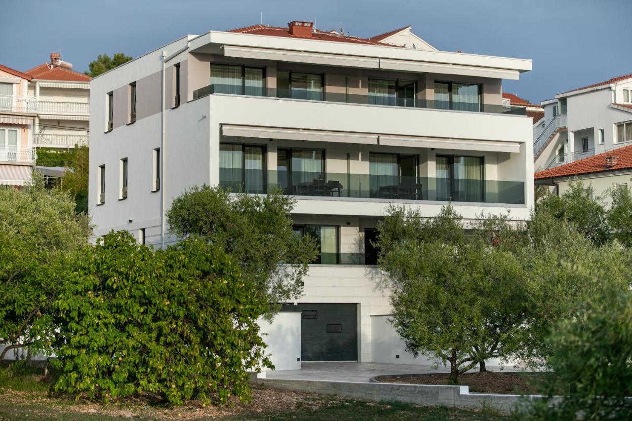 Apartament Dora *